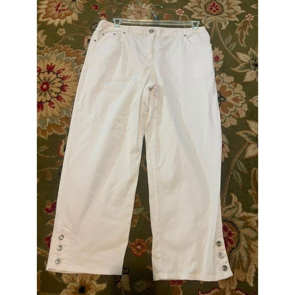 Womens White Cropped Capri Pants Rhinestone Hem Detail Size 36 Waist